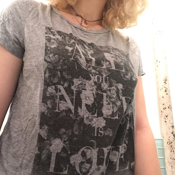 Gray t-shirt from American Eagle - Picture 2 of 2
